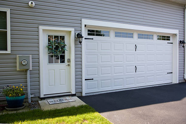 24/7 Emergency Garage Door Panel Replacement experts in Polo, IL